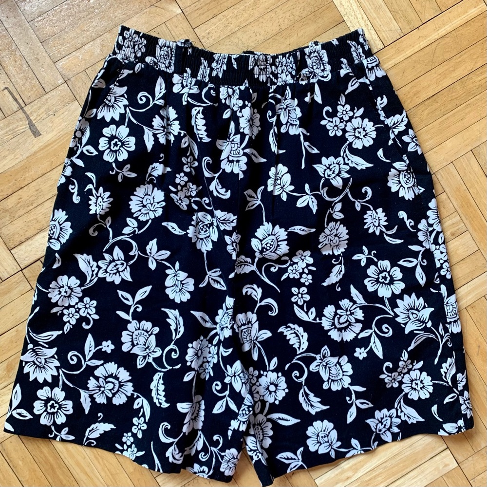 ❌SOLD❌ Vintage 90s floral high rise mom shorts